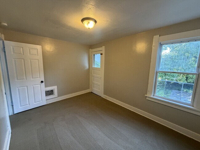 Building Photo - 3944 Revere Dr