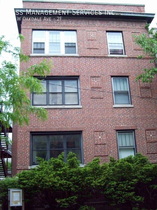 Building Photo - 644 W Oakdale Ave