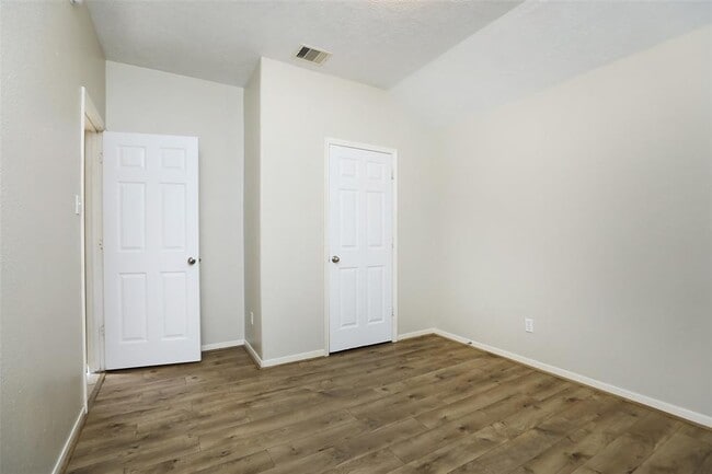 Building Photo - 8231 Gran Villa Dr