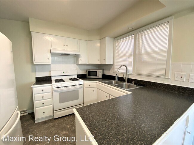Building Photo - 2 br, 2 bath House - 2205 Madison St.
