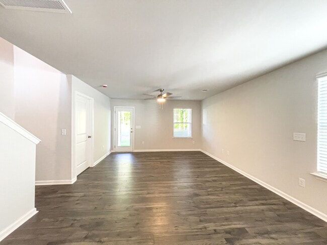 Building Photo - 105 Paddock Glen Dr