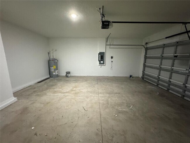 Building Photo - 13133 Oak Hill Way