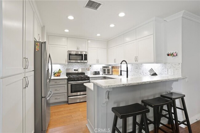 Building Photo - 1619 Carmel Cir W