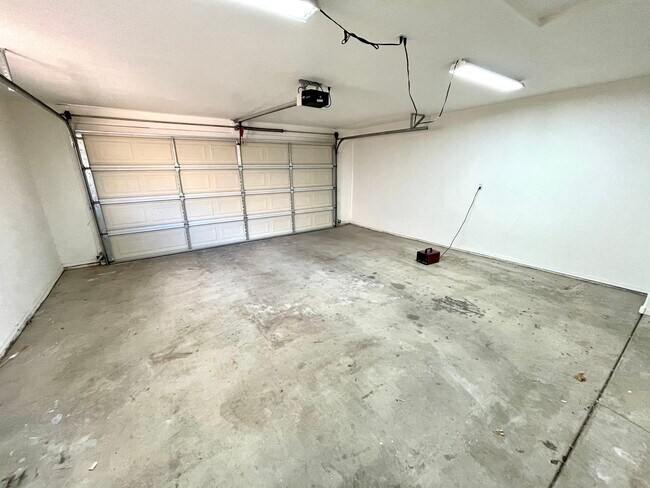 Building Photo - Cute 3 Bedroom Home in Center of Kingman- Available Now!