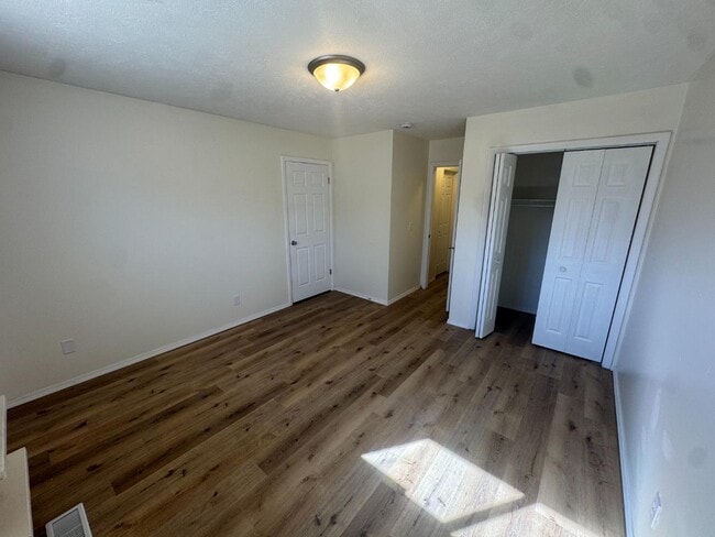 Building Photo - 208 Lindell Dr