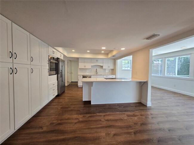 Building Photo - 300 Cypress Creek Cir