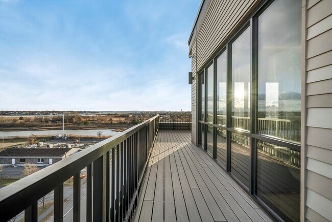 Building Photo - 93 Bennington St