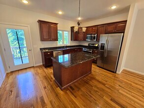 Building Photo - 19 Oak Branch Dr