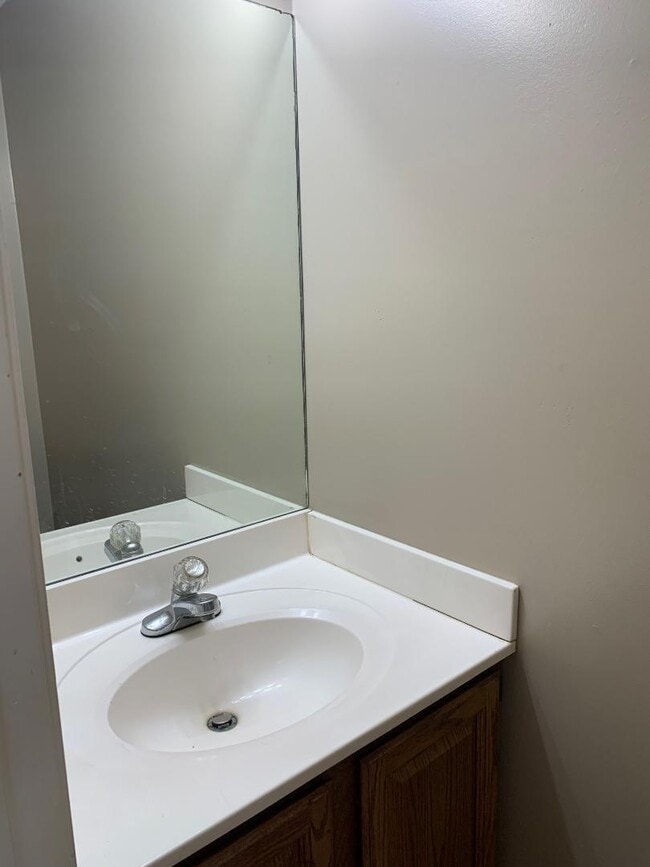 Building Photo - 3907 Kenesaw Dr