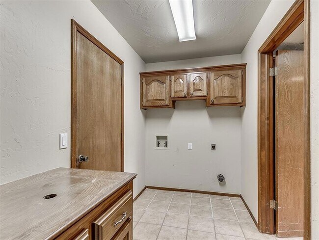 Building Photo - 12414 S Villa Ave