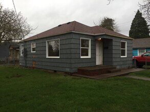 Building Photo - Beautifully remodeled 2 bed 1 bath home in Springfield!