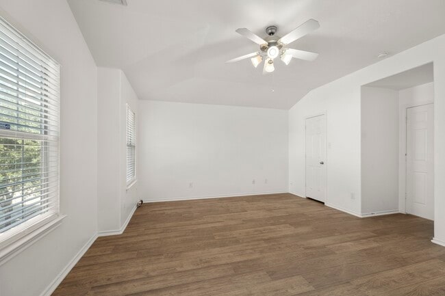 Building Photo - 2911 Hackamore Hollow Ln