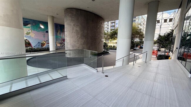 Building Photo - 460 NE 28th St