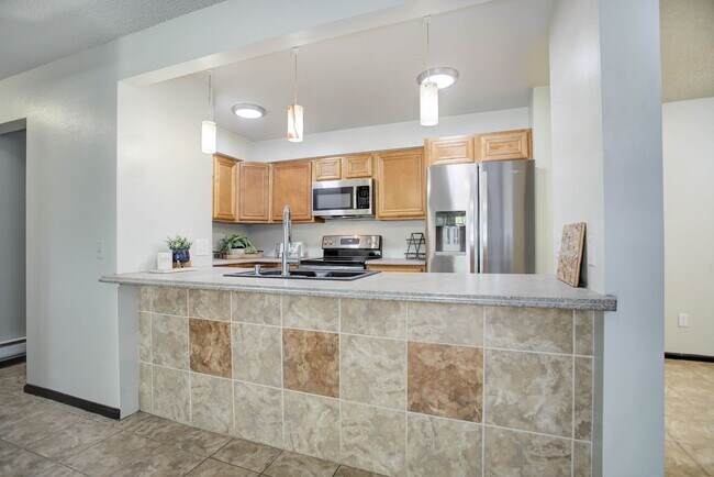 Building Photo - Penthouse level condo with views of canal and trail!