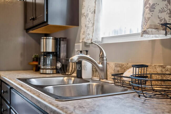 Building Photo - 2024 Shadow Creek Blvd