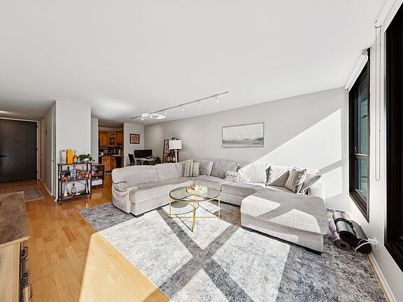 Building Photo - 1030 N State St