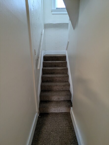 Building Photo - 608 Elmwood Ave