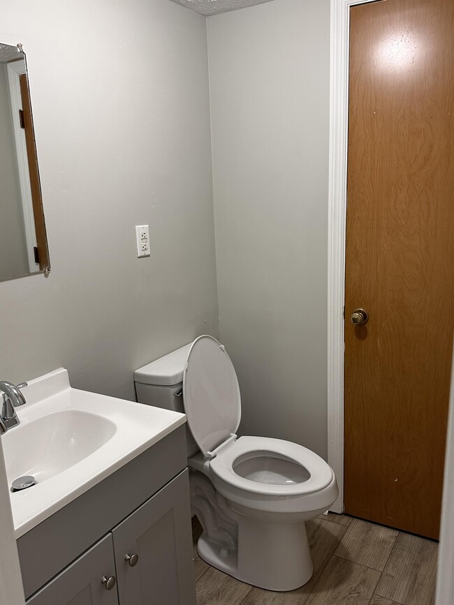 Building Photo - 105 Alice Dr