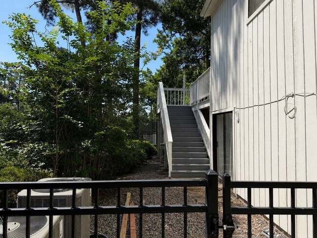 Building Photo - 26 Lazy Ln