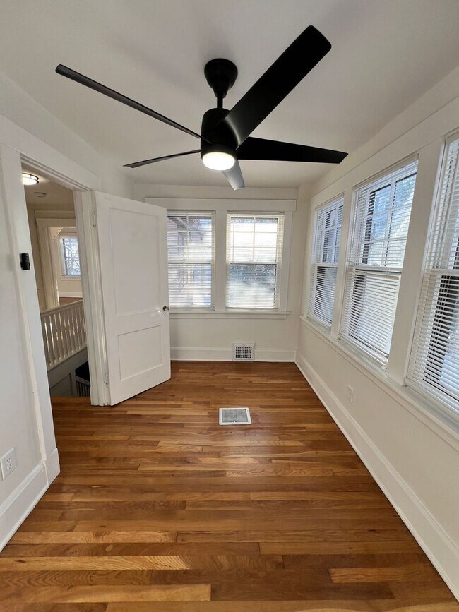 Building Photo - 3-Bedroom Home with Bonus Library/Office Near Local Attractions!