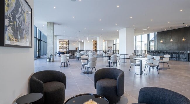 Building Photo - 434 N Orange Ave