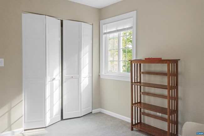 Building Photo - 118 Woodlake Dr