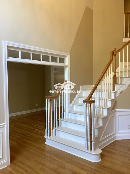 Building Photo - 10515 Sugar Crest Ave