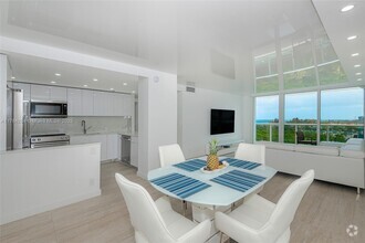 Building Photo - 100 Bayview Dr