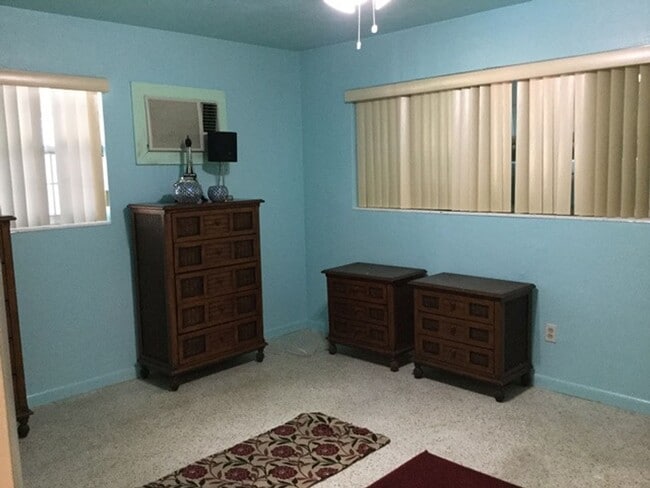 Building Photo - Single Family Home with Private Pool - 2 Bedroom plus bonus room!