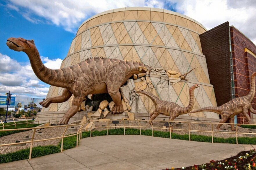 Building Photo - 330 E Vermont St