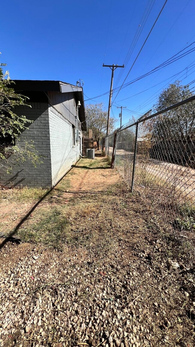 Building Photo - 1716 E Dartmouth St