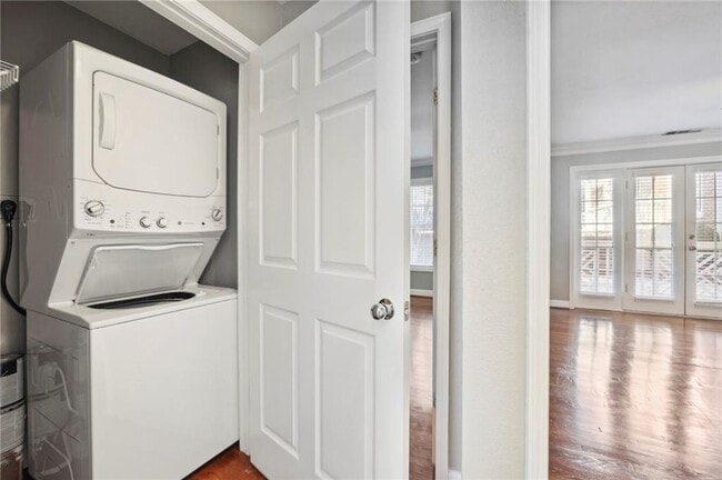 Building Photo - 885 Briarcliff Rd NE