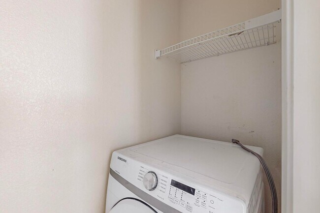 Building Photo - Southwest 3 Bedroom  2 Bath with  2 car Ga...