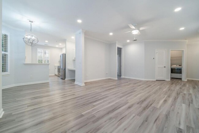 Building Photo - 130 River Landing Dr