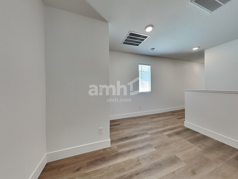 Building Photo - 11123 Magallanes St