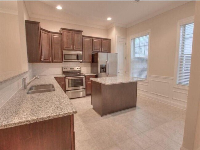 Building Photo - 2415 Tenor Ln