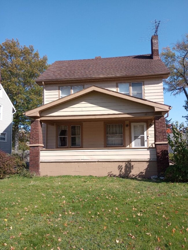 Primary Photo - 385 Oak Knoll Ave SE