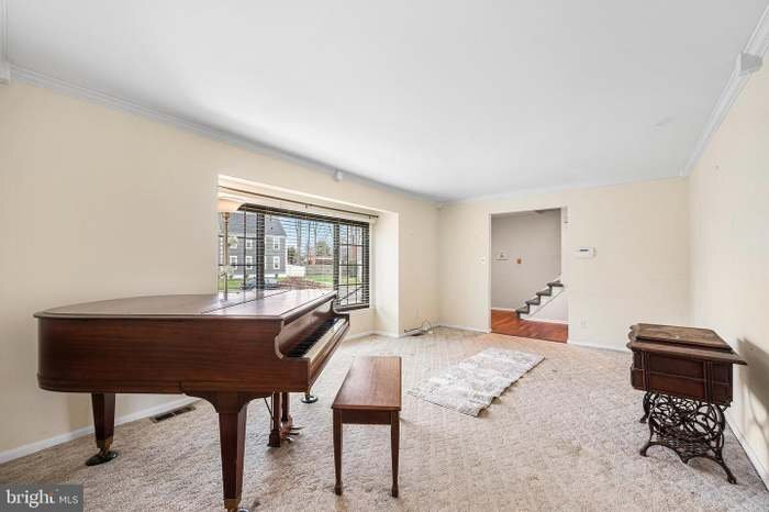 Building Photo - 6 Tiffany Pl