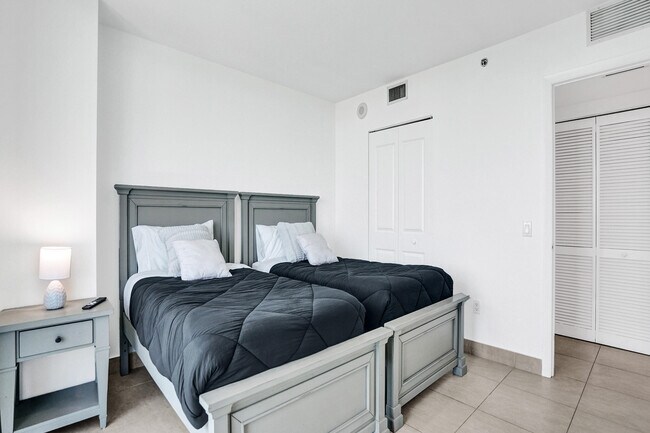 Building Photo - 2641 N Flamingo Rd