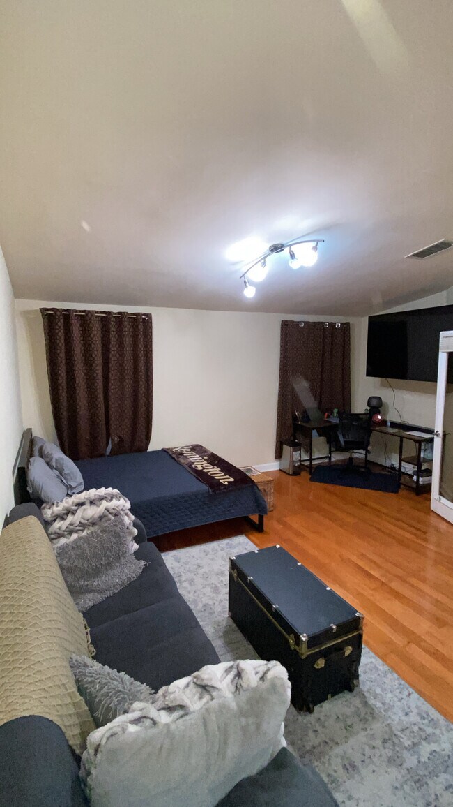 Building Photo - 2425 N Capitol St NE