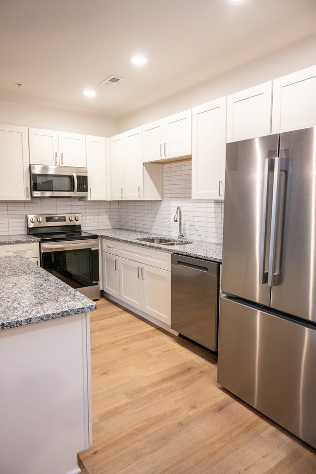 2102 | Kitchen - ArriveKC Condos