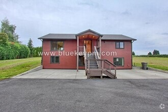 Building Photo - 4 Bed, 2 Bathroom,  2 Acre Multi-Generatio...