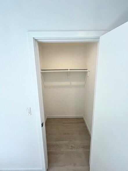 Building Photo - 419 S Clark Dr