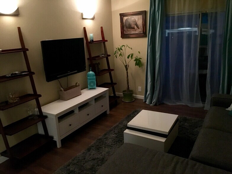 Building Photo - 4015 Porte La Paz