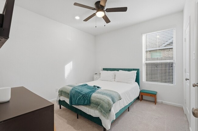 Building Photo - 4910 Shore Arbor Ln