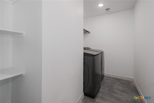 Building Photo - 765 Freedom Cir
