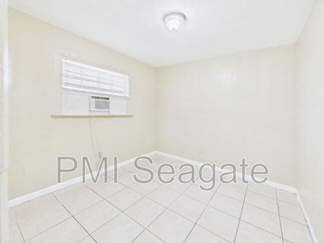 Building Photo - 2711 NW 1st St