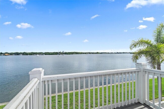 Building Photo - 165 Pompano Dr SE