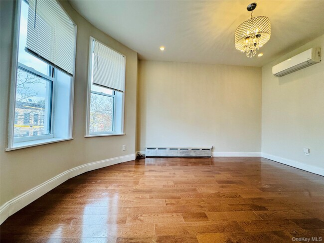 Building Photo - 71-20 66th Pl