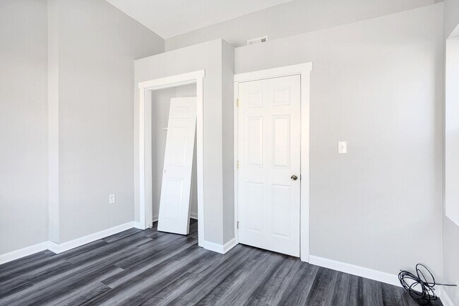 Building Photo - 121 Dilworth St